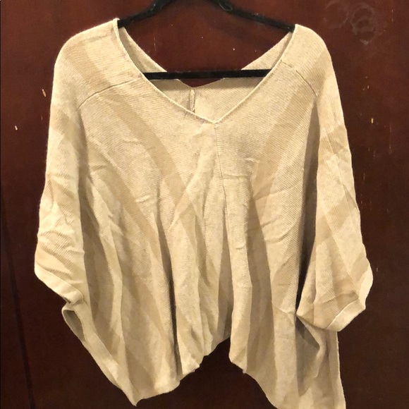 Poncho - Picture 1 of 4